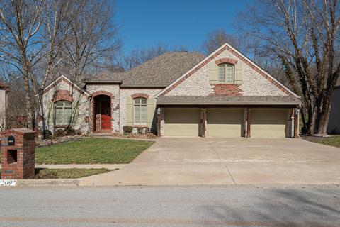 2209 E Nottingham St, Springfield, MO 65804 photo 1