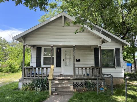1021 W Locust St, Springfield, MO 65803 photo 1