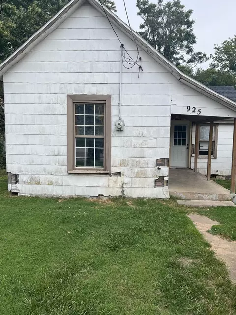925 E Adams St, Springfield, MO 65803 photo 1