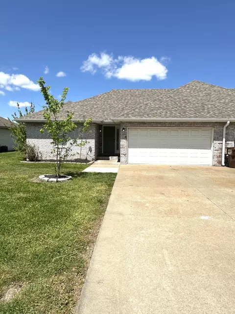 207 W Wade St, Republic, MO 65738 photo 1