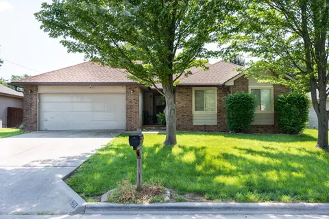 3216 S Newton Ave, Springfield, MO 65807 photo 1