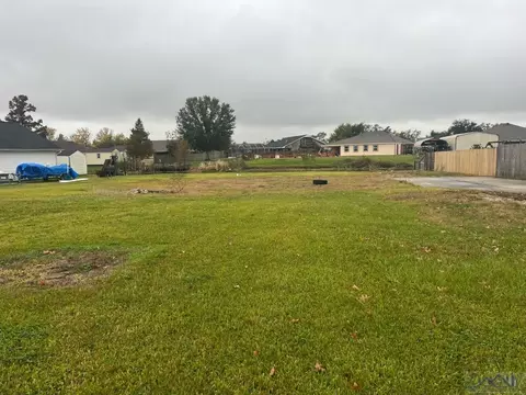 10402 E Park Ave, Houma, LA 70363