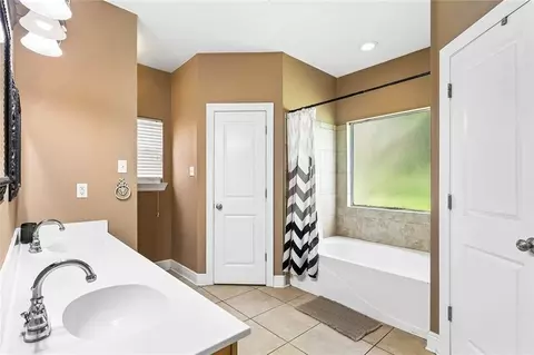 Bath - 1280 S Walnut St, Slidell, LA 70460 photo 1 of 2
