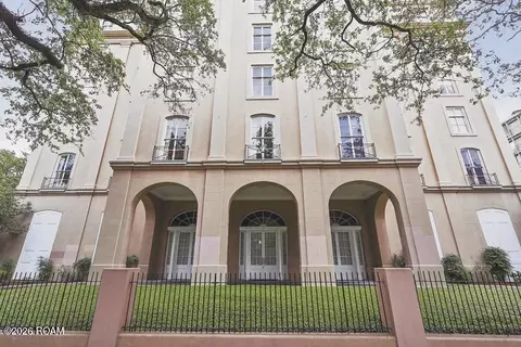2434 Saint Charles Ave #504, New Orleans, LA 70130
