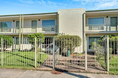 801 Henry Clay Ave #108, New Orleans, LA 70118