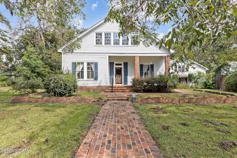 703 E St Victor St, Abbeville, LA 70510