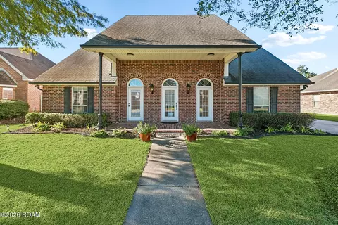 265 Saxony Ct, Belle Chasse, LA 70037