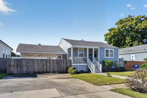 214 Warrington Dr, New Orleans, LA 70122