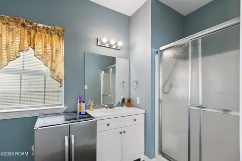 Bath - 153 Cottage Dr, Luling, LA 70070 photo 4 of 4