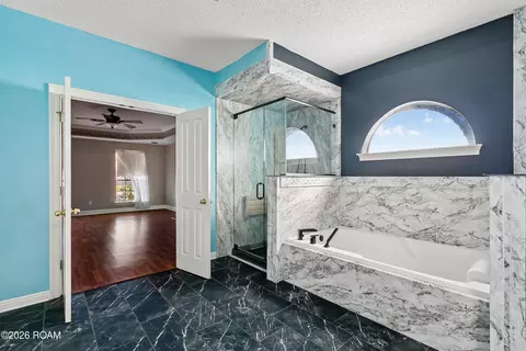 Bath - 153 Cottage Dr, Luling, LA 70070 photo 2 of 4