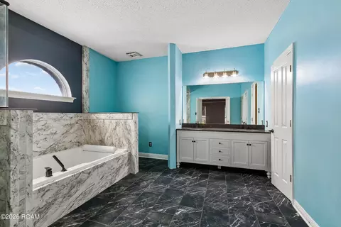 Bath - 153 Cottage Dr, Luling, LA 70070 photo 1 of 4