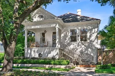 15 Neron Pl, New Orleans, LA 70118
