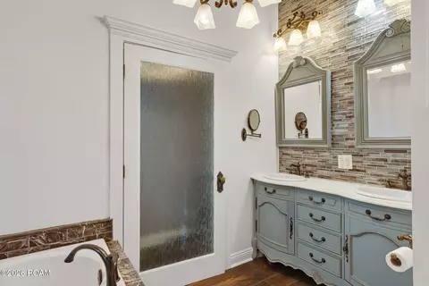 Bath - 2373 Chitimacha Trl, Baldwin, LA 70514 photo 1 of 7
