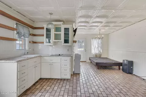Kitchen - 2373 Chitimacha Trl, Baldwin, LA 70514 photo 4 of 4