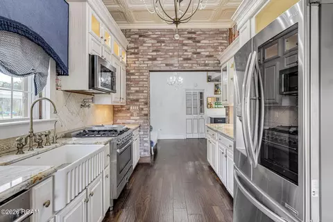 Kitchen - 2373 Chitimacha Trl, Baldwin, LA 70514 photo 3 of 4