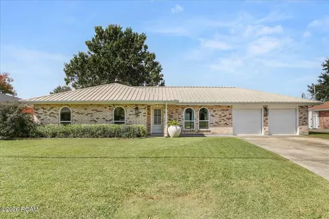 Exterior - 208 Santa Cruz Ct, Luling, LA 70070 photo 1 of 4