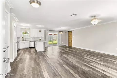 Living - 208 Santa Cruz Ct, Luling, LA 70070 photo 2 of 4