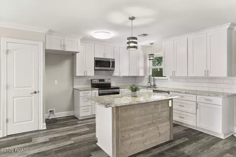 Kitchen - 208 Santa Cruz Ct, Luling, LA 70070 photo 1 of 2