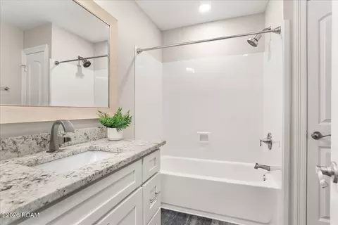 Bath - 208 Santa Cruz Ct, Luling, LA 70070 photo 2 of 2