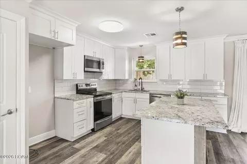 Kitchen - 208 Santa Cruz Ct, Luling, LA 70070 photo 2 of 2
