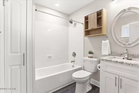 Bath - 208 Santa Cruz Ct, Luling, LA 70070 photo 1 of 2