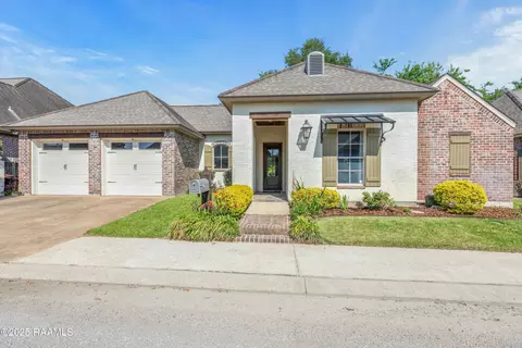 205 Petrus Dr, Broussard, LA 70518