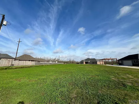 528 Lancaster Dr, Houma, LA 70360
