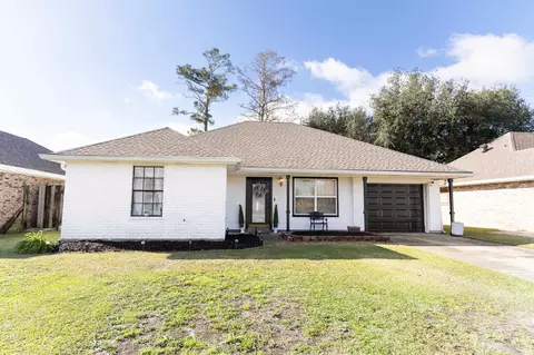 208 Angelle Dr, Houma, LA 70360