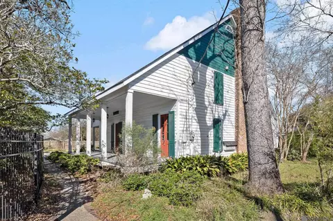 906 E Weber Dr, Gonzales, LA 70737