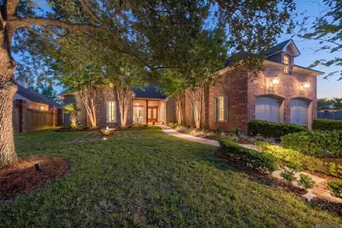 17427 E Club View Ct, Baton Rouge, LA 70810