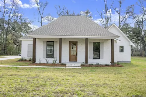 7210 Riverbank Dr, Denham Springs, LA 70706