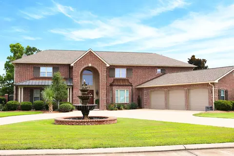 207 Regal Row, Houma, LA 70360