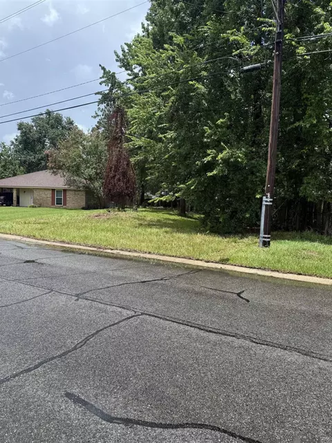 8455 Kensington Dr, Baton Rouge, LA 70809