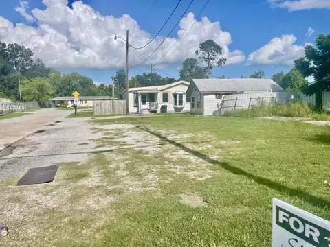 135 Howard Ave, Houma, LA 70363