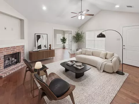 7111 Village Charmant #94, Baton Rouge, LA 70809