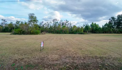 415 Central Lafourche Dr, Raceland, LA 70394