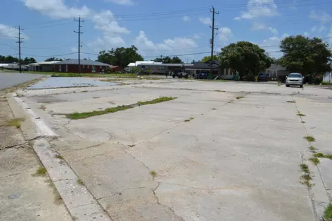 1720 S Bayou Dr, Golden Meadow, LA 70357