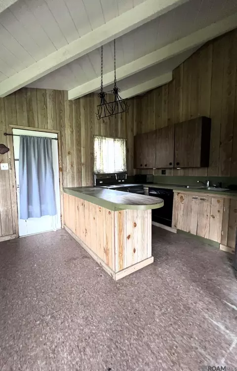 Kitchen - 21750 Rosemound Ln, Springfield, LA 70462 photo 2 of 3