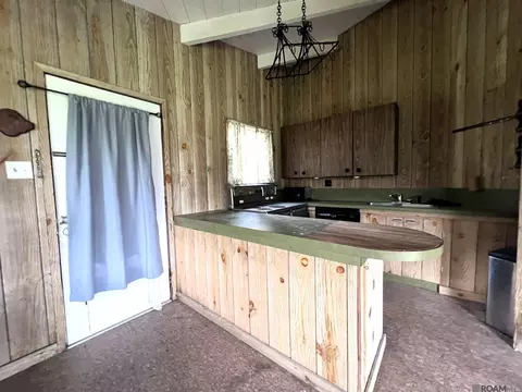 Kitchen - 21750 Rosemound Ln, Springfield, LA 70462 photo 3 of 3