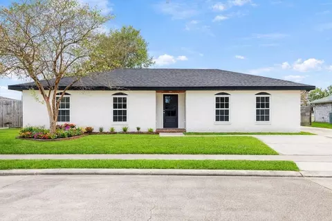 210 Lynwood Dr, Houma, LA 70360