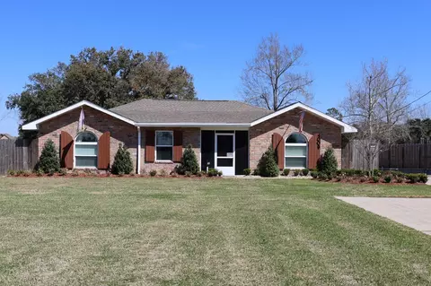 4009 Country Dr, Bourg, LA 70343