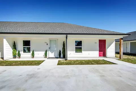 1300 Lafourche Dr #305, Thibodaux, LA 70301