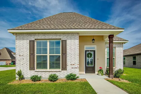129 Villa Dr, Thibodaux, LA 70301