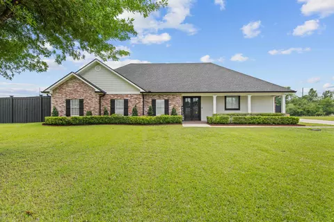 4143 Bayou Estates Dr, Bourg, LA 70343