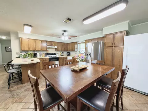 Dining - 127 Oakview Dr, Houma, LA 70364 photo 1 of 1
