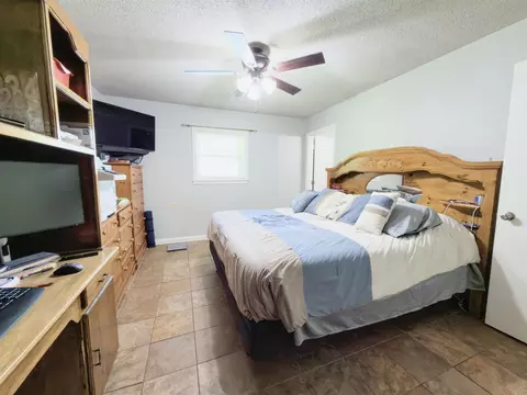 Bedroom - 127 Oakview Dr, Houma, LA 70364 photo 3 of 3