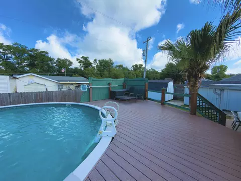Exterior - 127 Oakview Dr, Houma, LA 70364 photo 8 of 8