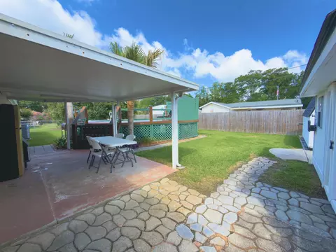Exterior - 127 Oakview Dr, Houma, LA 70364 photo 4 of 8