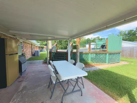 Exterior - 127 Oakview Dr, Houma, LA 70364 photo 3 of 8