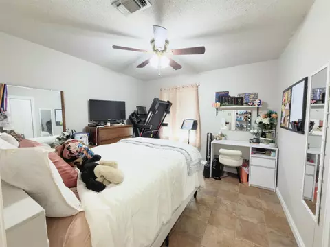 Bedroom - 127 Oakview Dr, Houma, LA 70364 photo 2 of 3